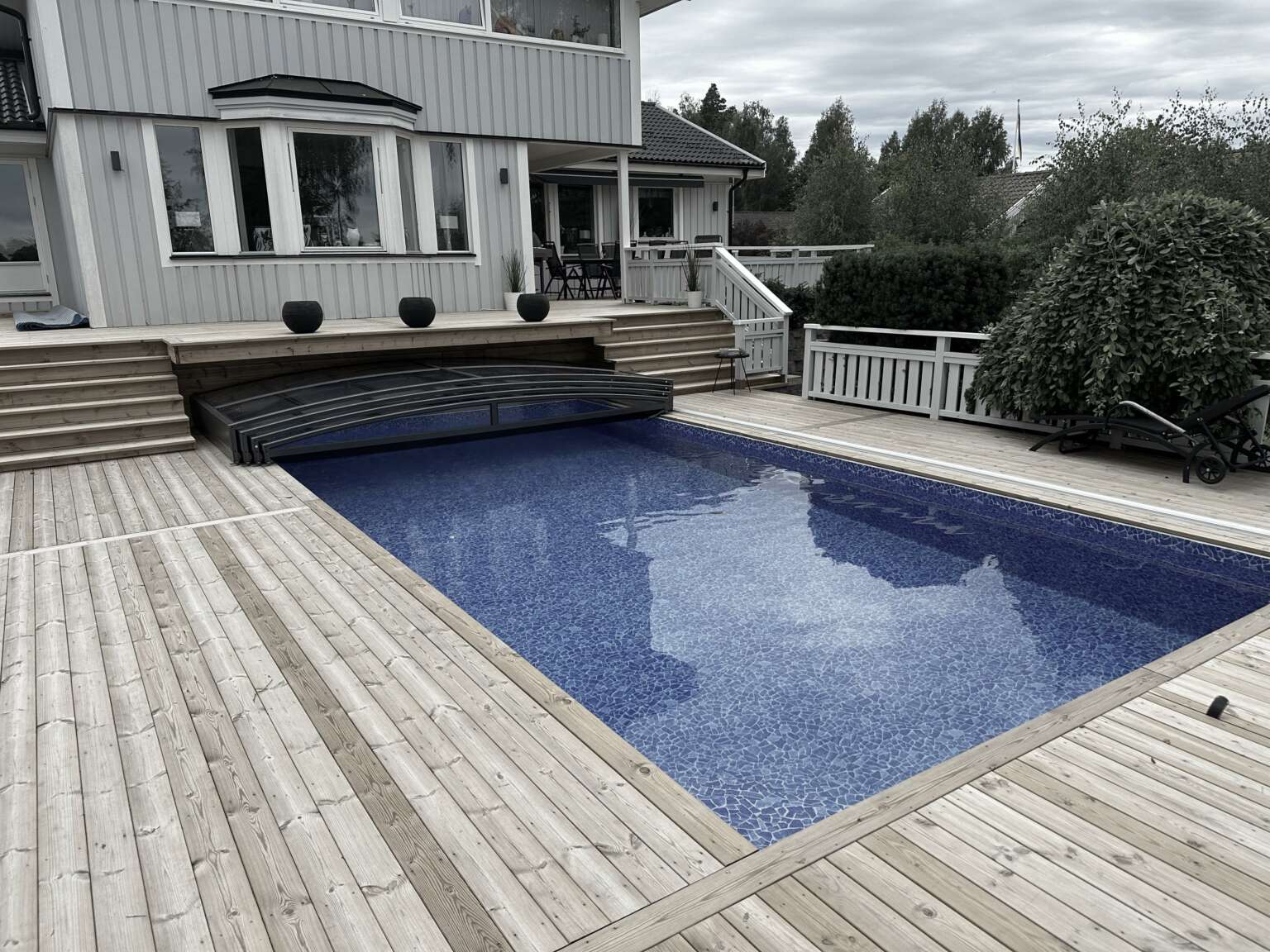 Så skapar du den perfekta poolmiljön för din familj